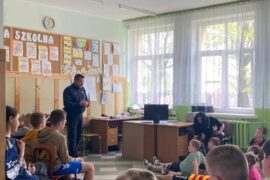 Spotkanie z policjantem – Bezpieczne wakacje z Panem Grzegorzem Bazylukiem